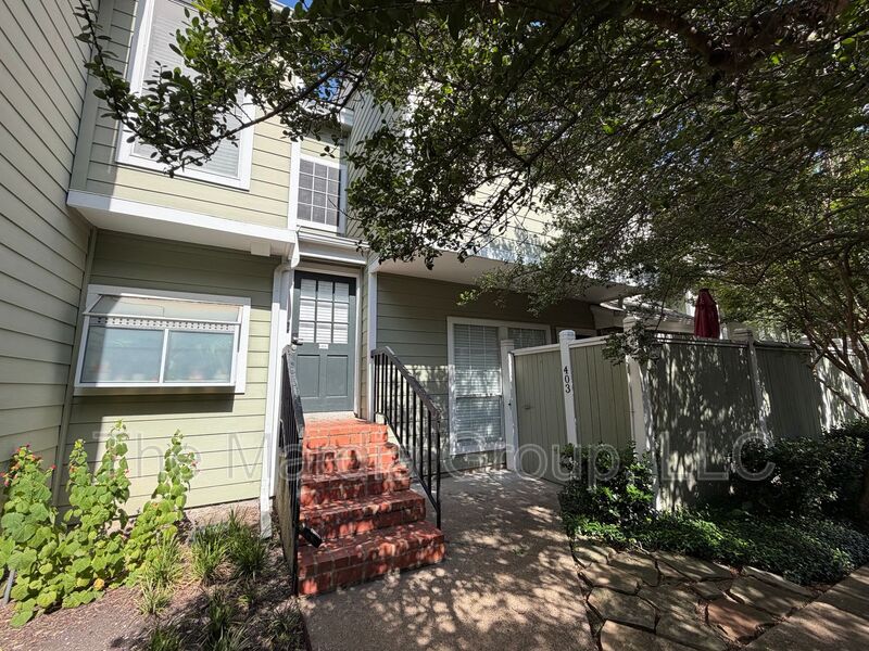 Dallas House: 6220 Bentwood Trl