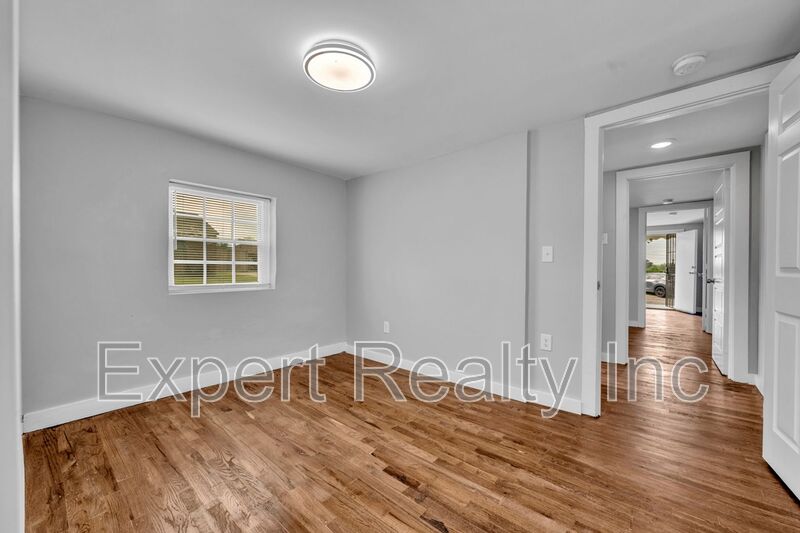 Fairfield House: 546 55th St