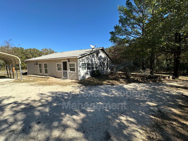 Alvarado House: 8201 Dot Hudson Rd