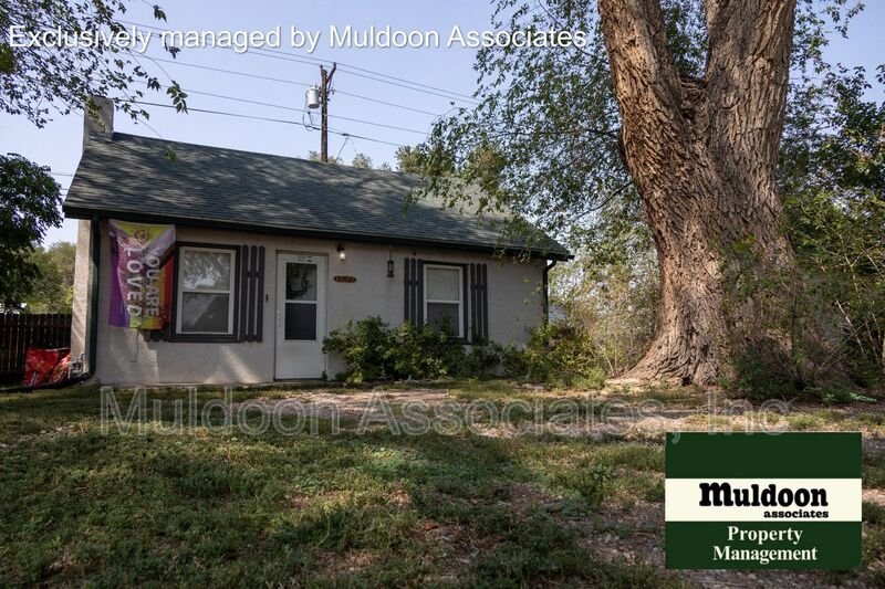 Pueblo House: 1137 Van Buren St