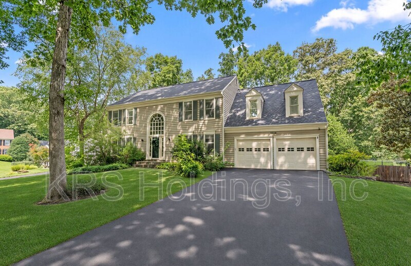 Woodbridge House: 4500 Marquis Pl. Woodbridge