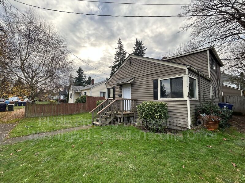 Tacoma House: 3806 S Asotin Street