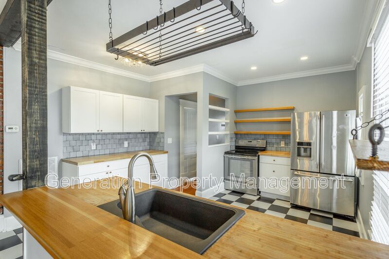 Chattanooga House: 1126 W Mississippi Ave