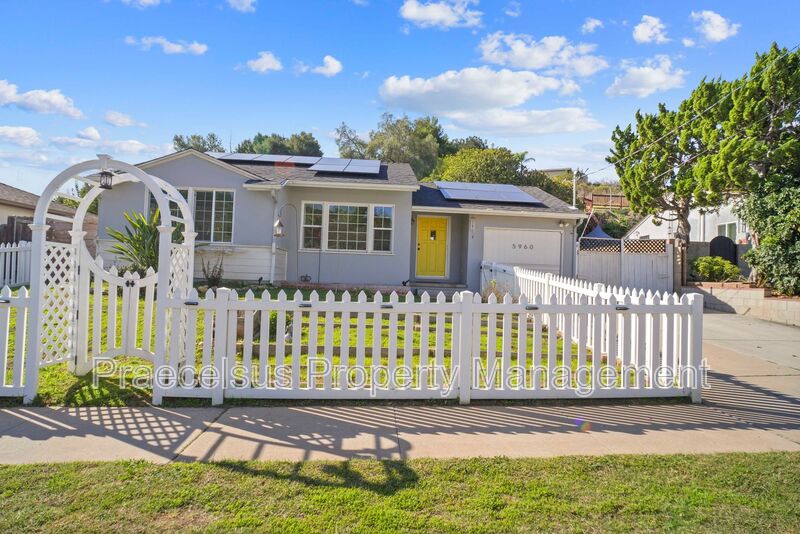 La Mesa House: 5960 Nagel St