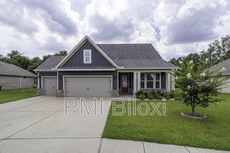 Gulfport House: 16982 W Landon Green Dr