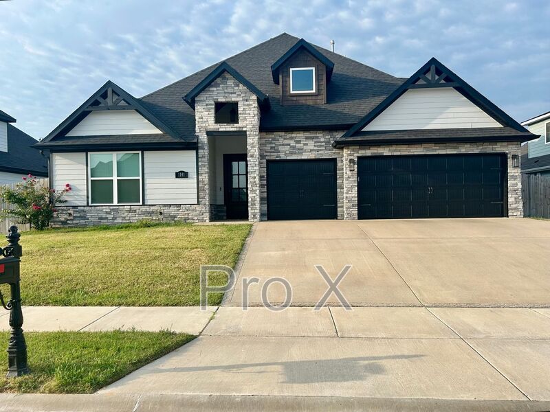 Centerton House: 1141 Red Maple St