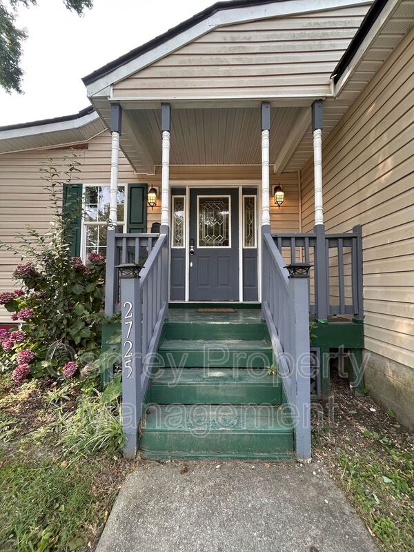 Spacious 4-Bedroom Home W/Sunroom & Large Backyard