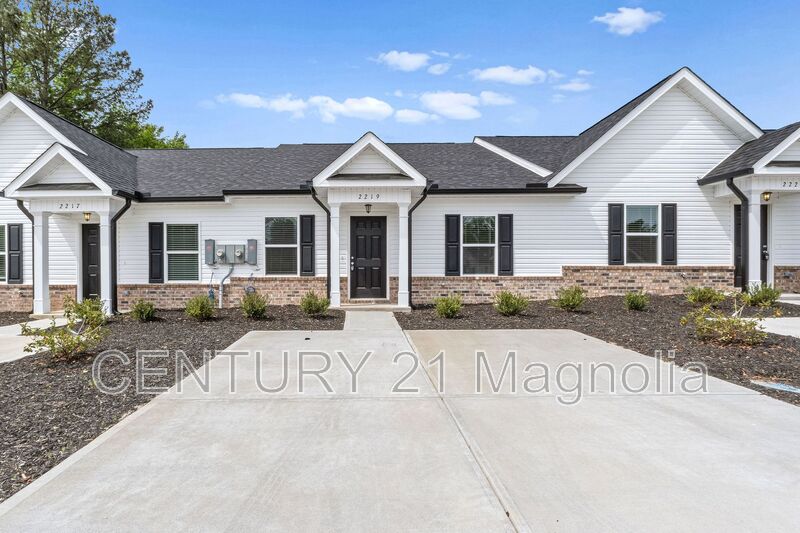 Augusta House: 2219 Archer Lane