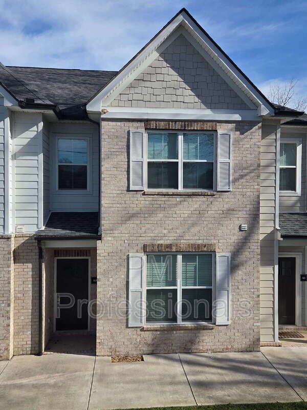 Murfreesboro Townhome: 923 Southeast Broad Street