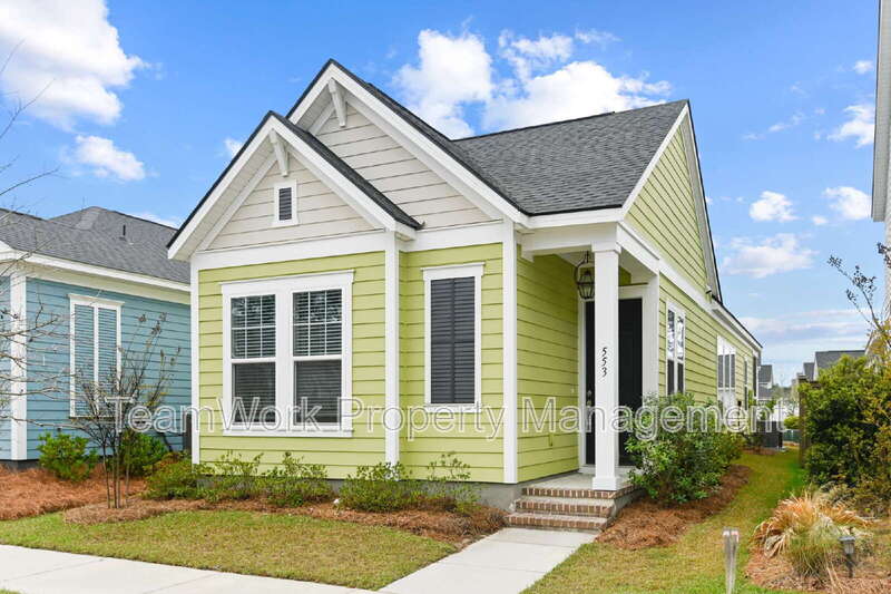 Summerville House: 553 Sound Dr