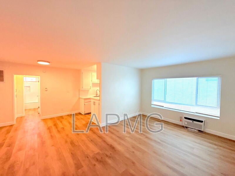 Los Angeles House: 3678 Watseka Avenue