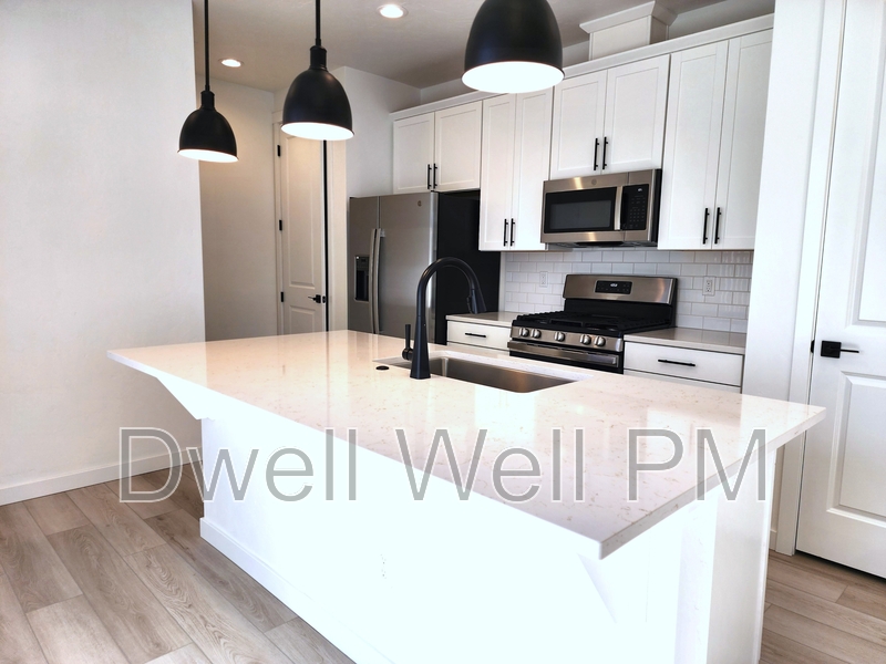 Star Condo: 12267 West Endsley Lane