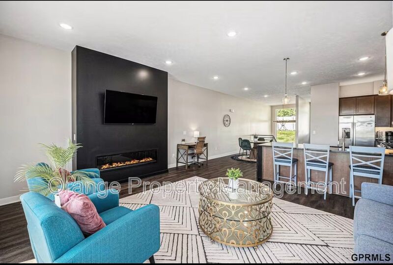 Omaha House: 636 N 46th