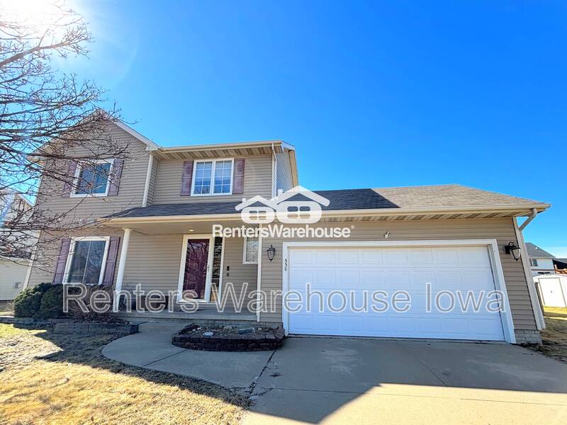 Waukee House: 330 NE Cardinal Ln