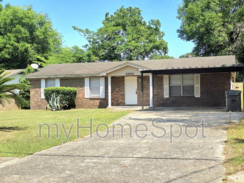 Pensacola House: 3230 Palmdale Ave