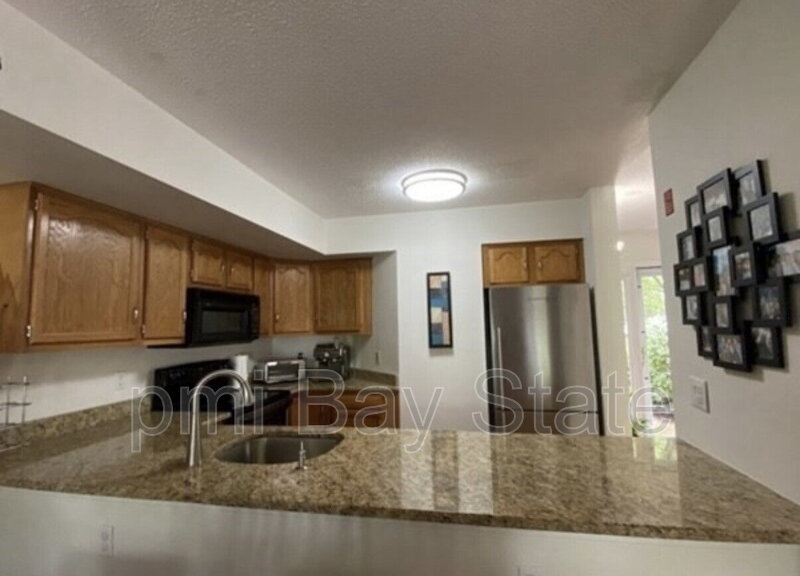 Walpole Townhome: 10 Merganser Way