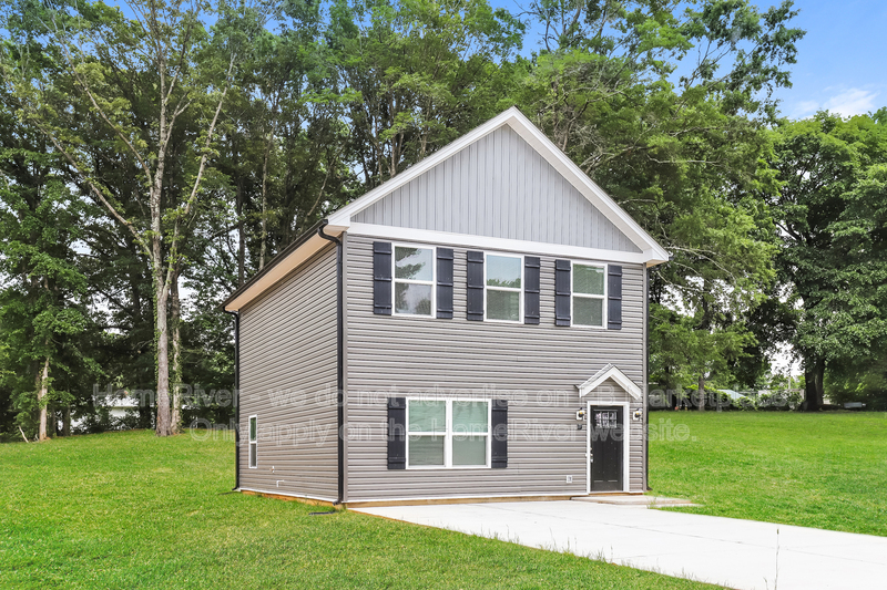 High Point House: 828 Graylyn Dr