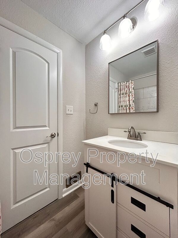 Charming 3-Bedroom Home with Bonus Room & Spacious Yard