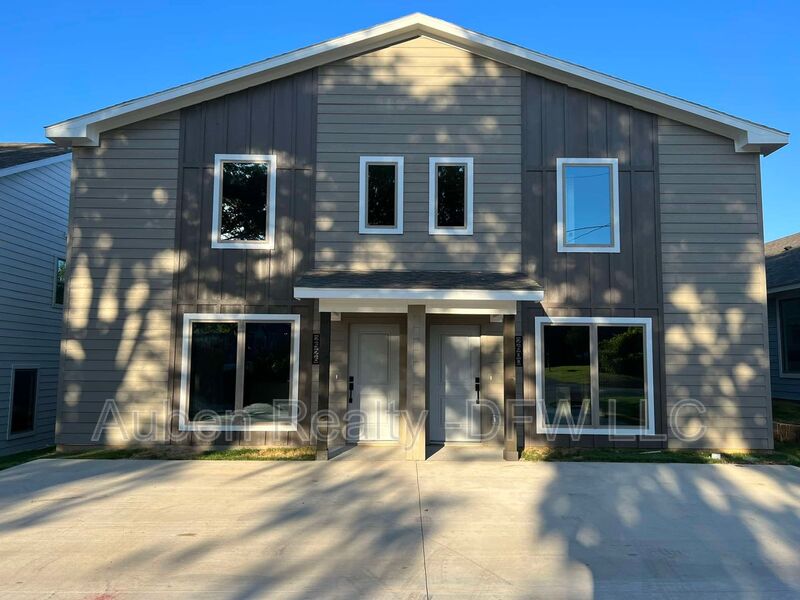 Denison House: 2526 South Fannin Avenue