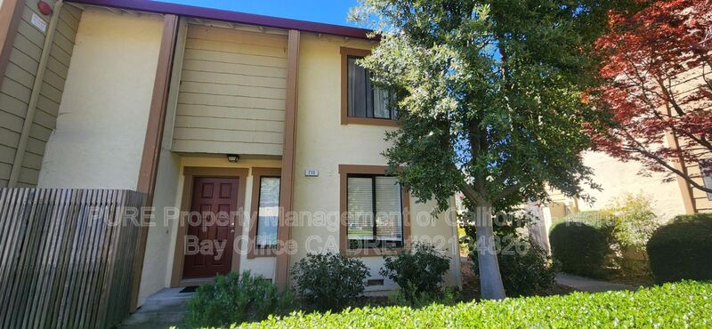 Petaluma House: 210 Park Place Drive