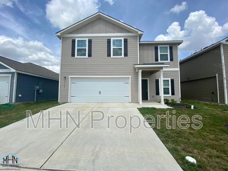 BEAUTIFUL 4 bed/2.5 bath in Converse that's a straight shot down 1604 from Randolph AFB! - Photo 1