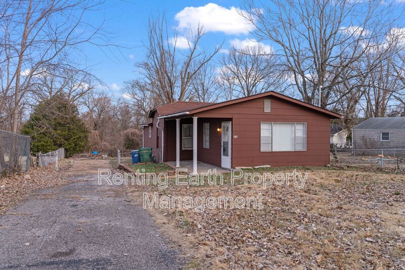 St. Louis House: 9746 Diamond Dr