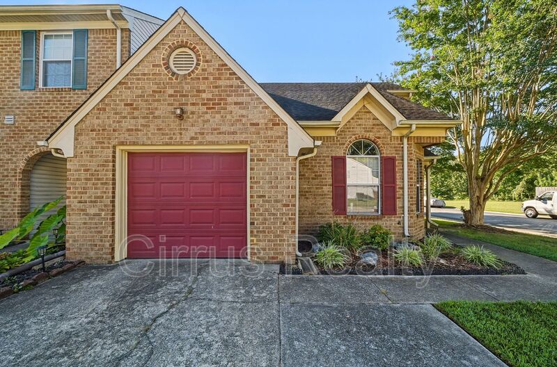 Hampton Townhome: 381 Westview Dr