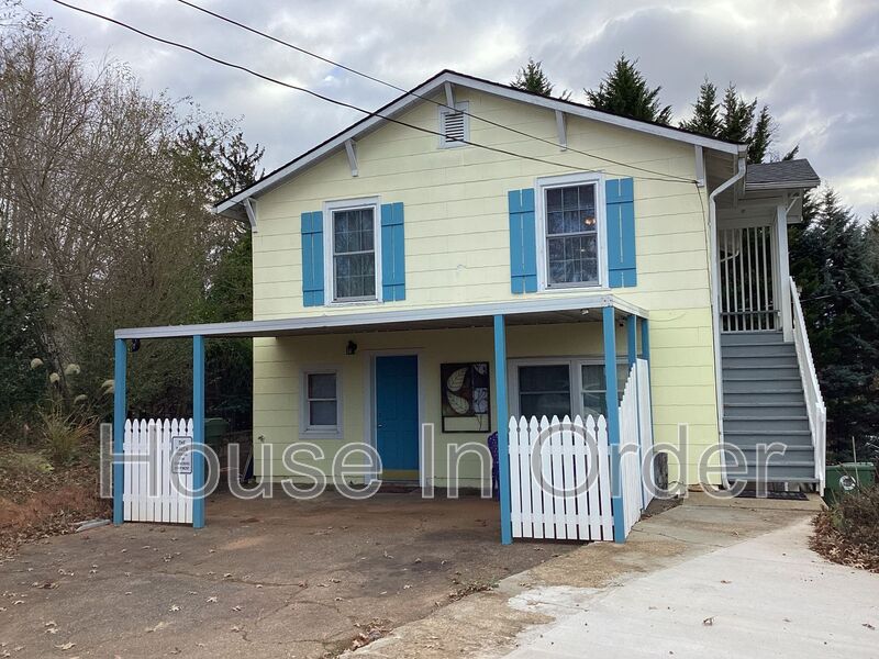 Mars Hill House: 144 A Chestnut Street