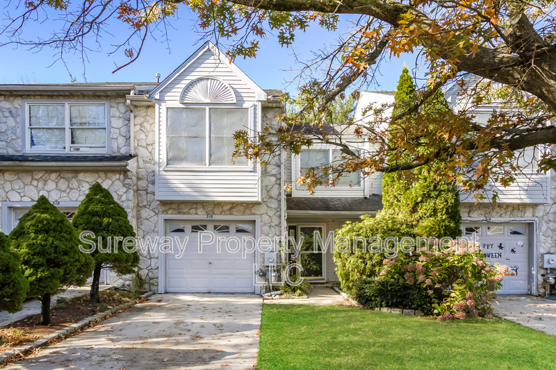 Swedesboro Townhome: 316 Lake Side Dr