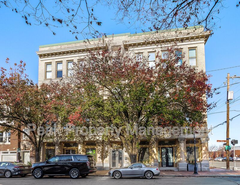 Richmond House: 212 E Clay St,