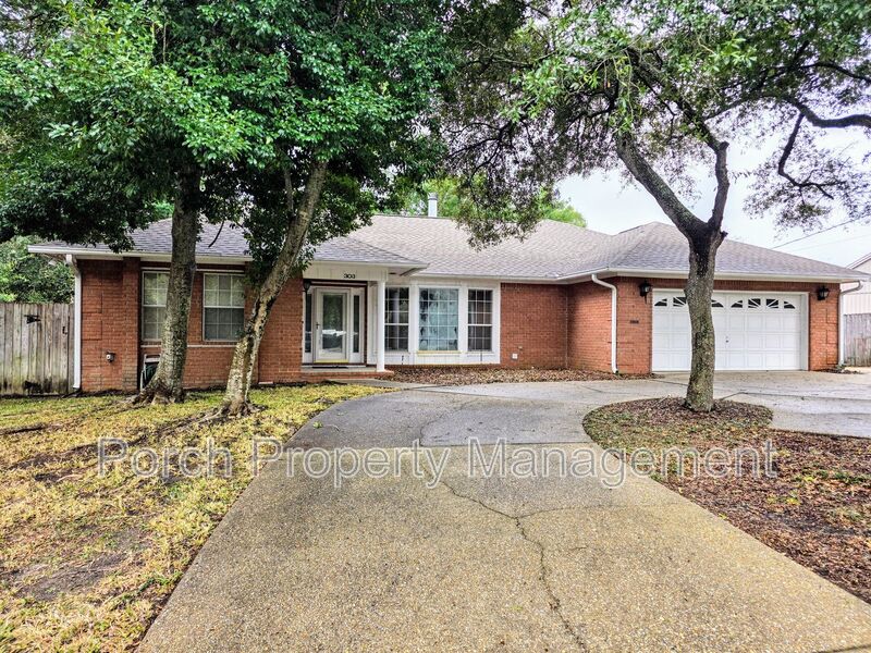 Gulf Breeze House: 303 Shoreline Dr