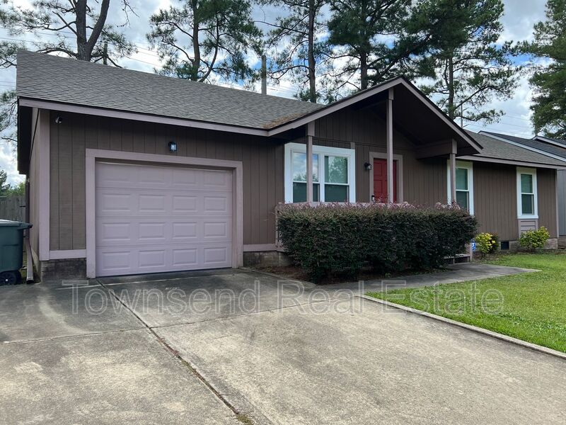 Fayetteville House: 420 Mangum Ct.