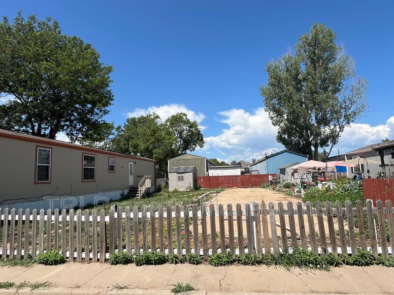Milliken House: 103 N Josephine Ave