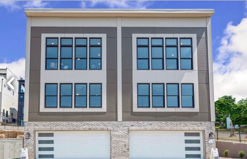 Newport Townhome: 140 West 13th St