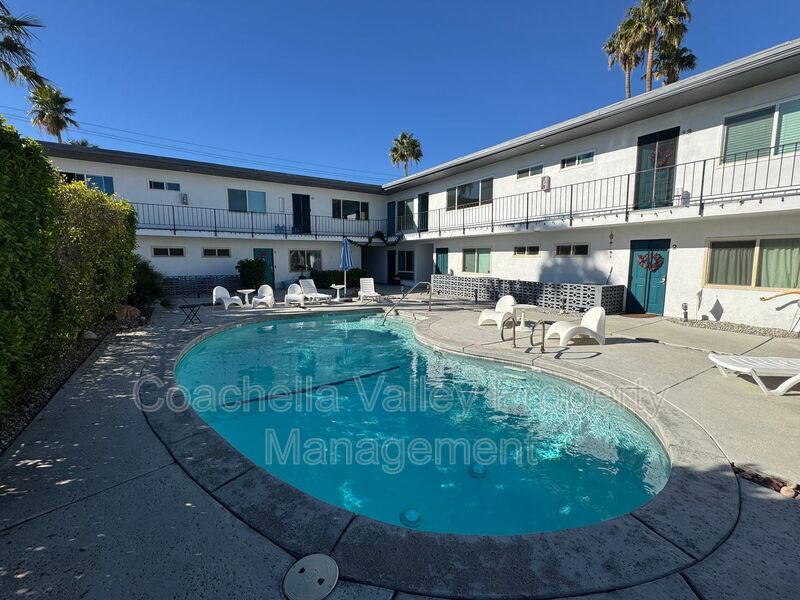 Palm Springs House: 2388 N Sunrise Way