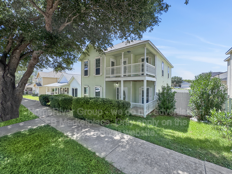 Floresville House: 120 Whitewing Way