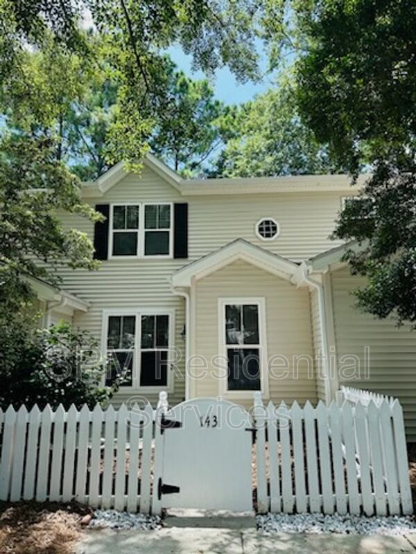 Wilmington Townhome: 5813 Wrightsville Ave
