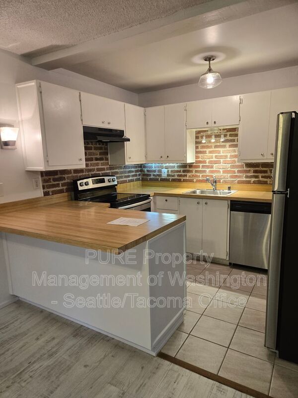 Renton House: 1425 S Puget Dr