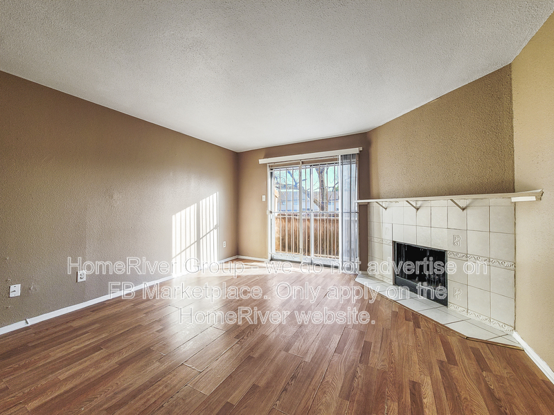 Houston Condo: 8323 Wilcrest Dr