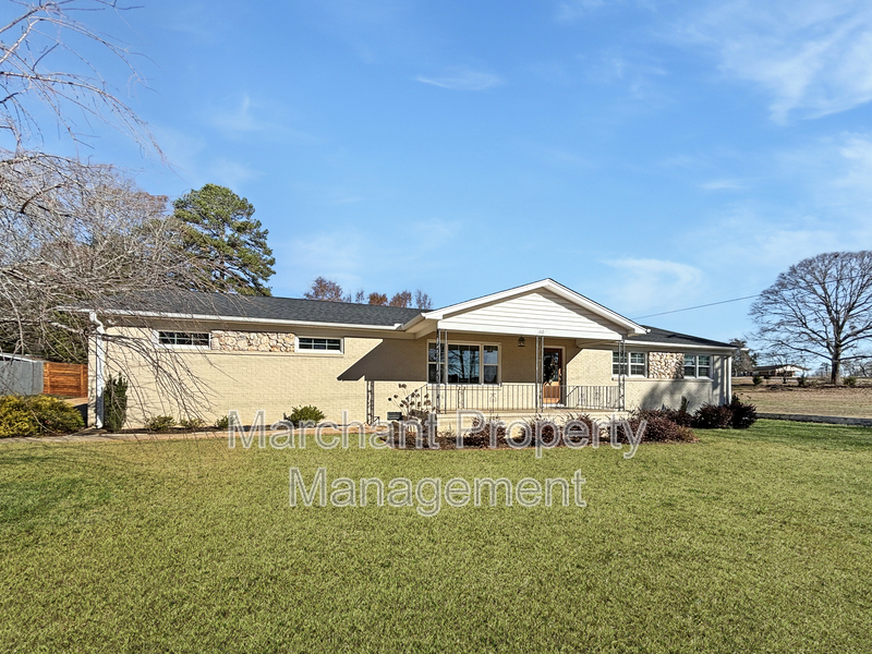Easley House: 102 Longview Terrace