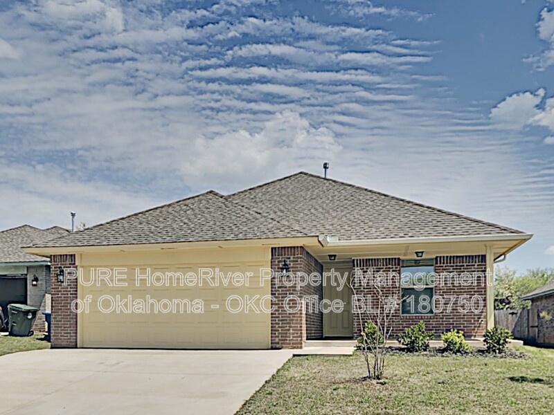 MIDWEST CITY House: 210 Saint Charles Way