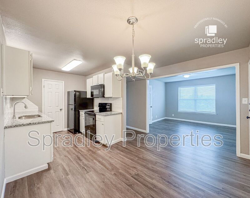 Troy Condo: 120 W Main St, Apt 27