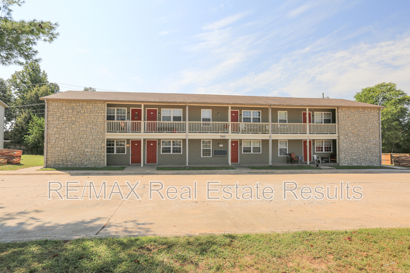 Siloam Springs Condo: 1820 W Twin Springs St