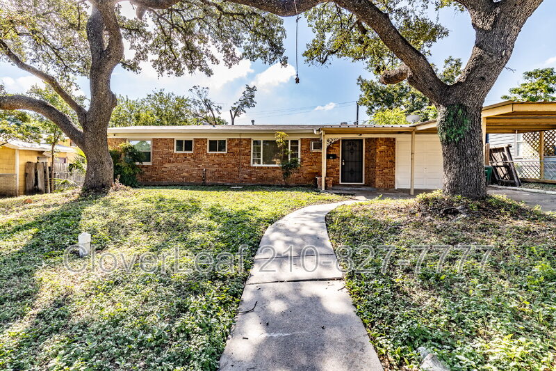 San Antonio House: 206 Williamsburg Pl