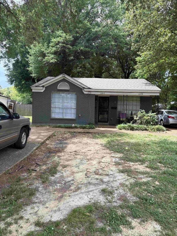 Memphis House: 1397 N Graham St
