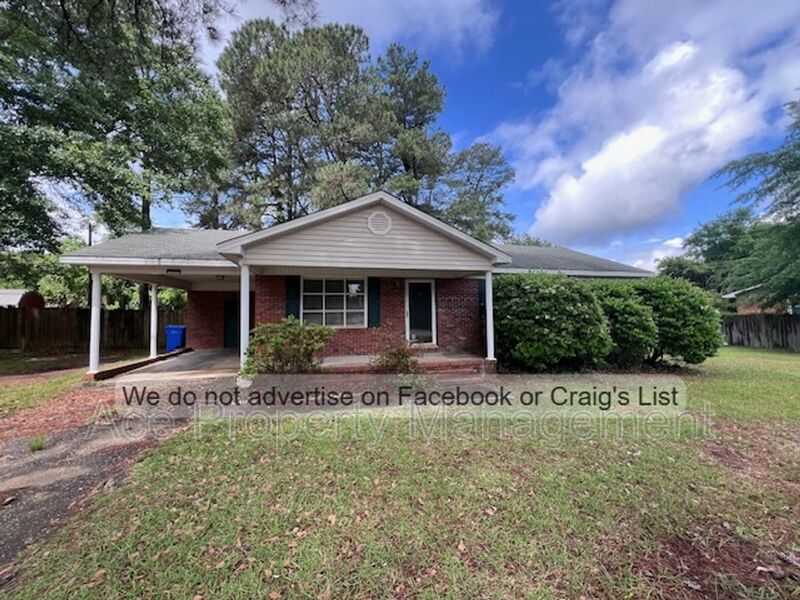 Fayetteville House: 219 N Ingleside Drive
