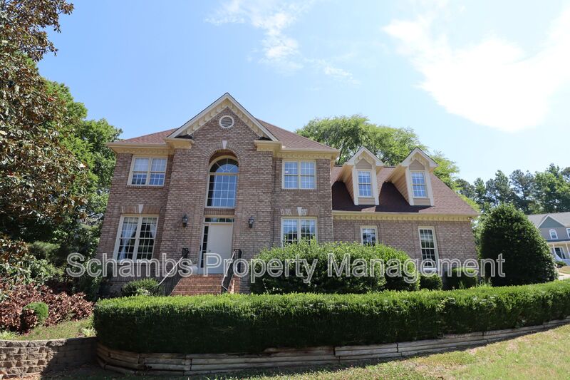 Holly Springs House: 108 Highland Springs Ln