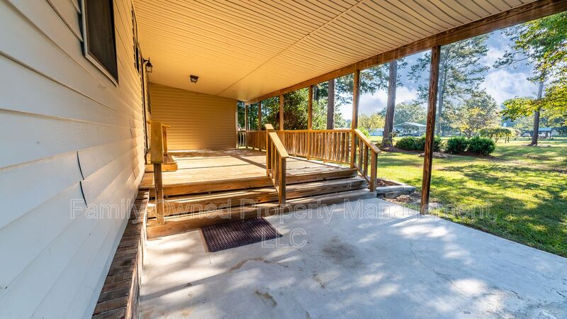 Moncks Corner House: 214 New Grade Road