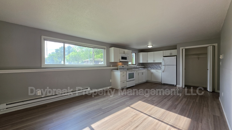 Fargo Condo: 717 30th St. North - 6