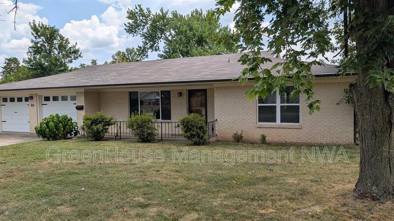 Bentonville House: 805 NW Carson Drive